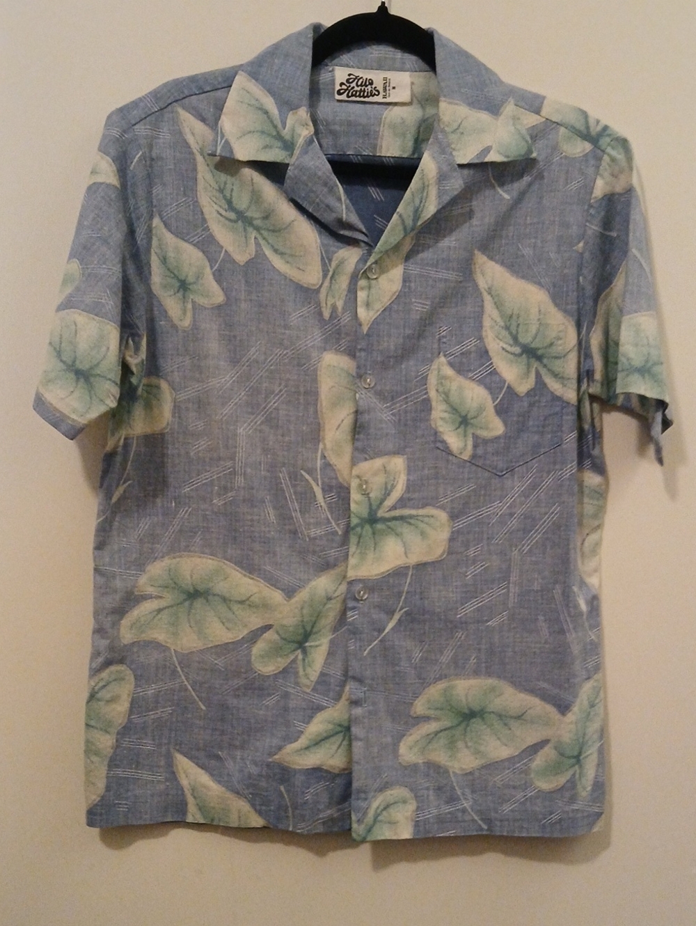 Hilo Hattie Men's Hawaiian Tropical Shirt with Pale Green Leaf Print
